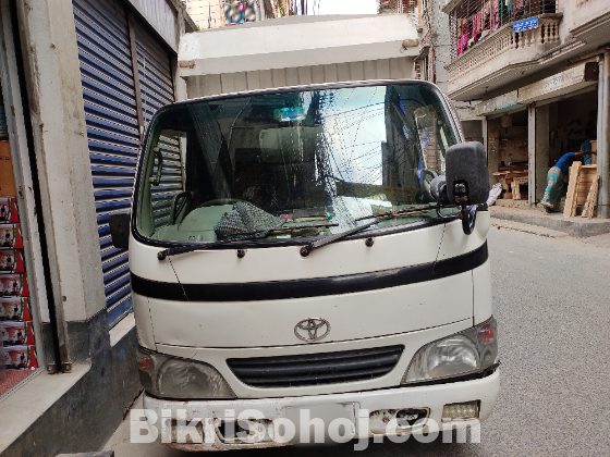Toyota Dyna Covered Van 2004